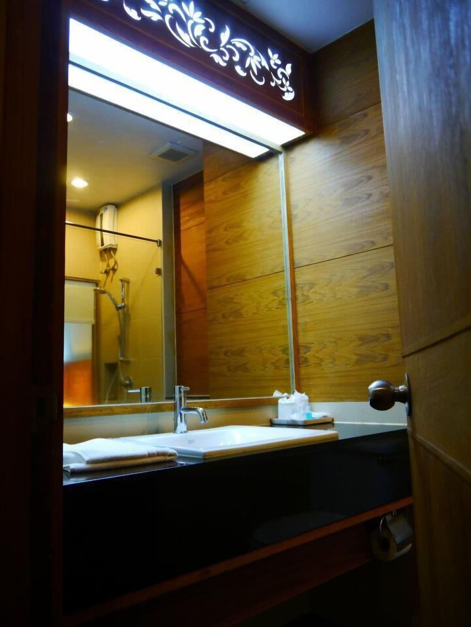 Baan Saikao Plaza Hotel & Service Apartment Ко Чанг Экстерьер фото
